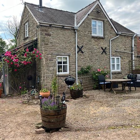 The Bothy At Oak Farm Apartment Usk Bagian luar foto