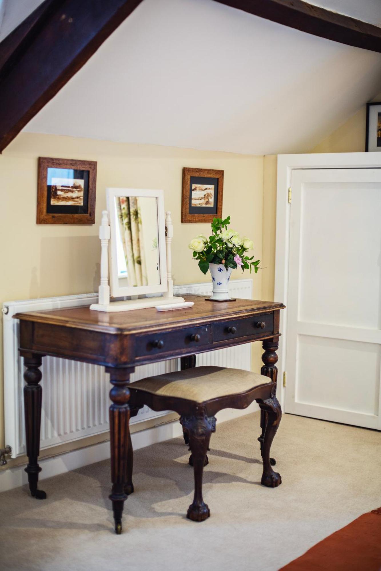 The Bothy At Oak Farm Apartment Usk Bagian luar foto